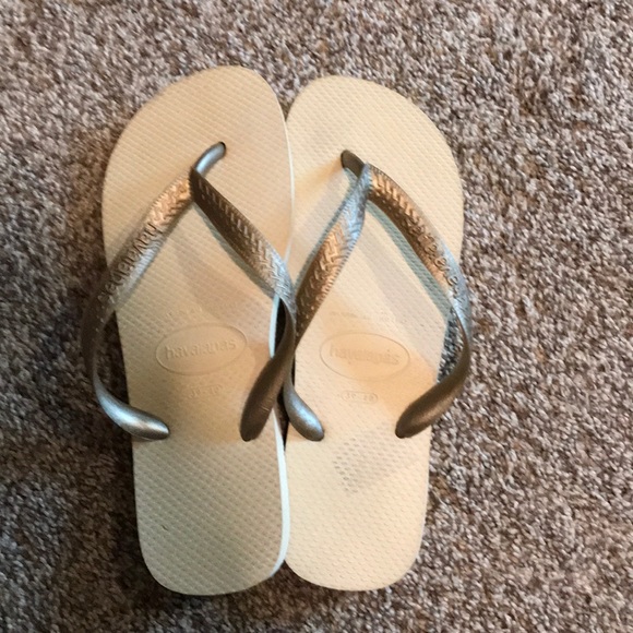 cream havaianas